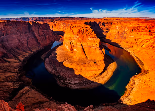 Horseshoe Bend in Arizona, dramatic orange rock formation with winding river